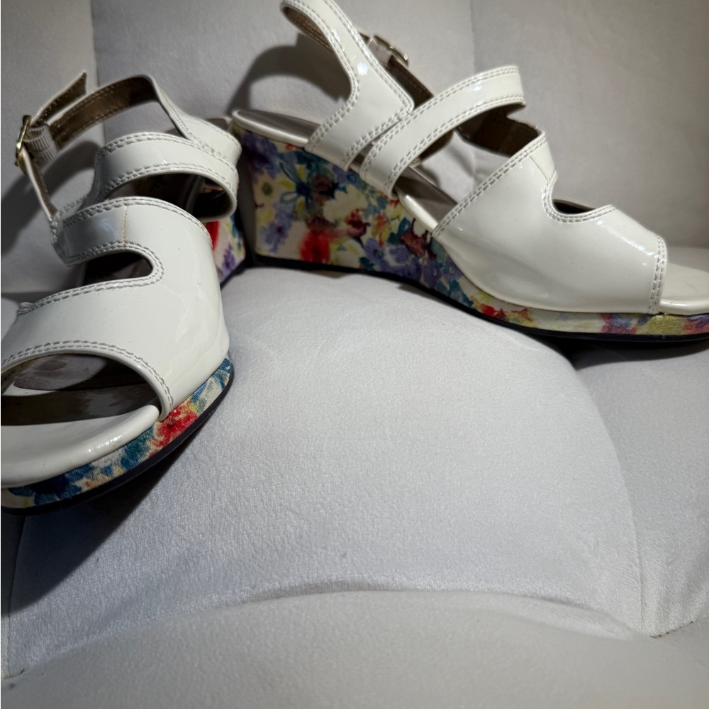 Hush Puppies Cream and Gold Strappy Sandals